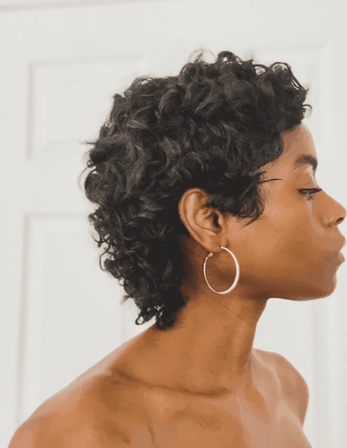 Cabelo Mullet Feminino Curto cacheado: FROM TIFFANY WITH LOVE/Pinterest