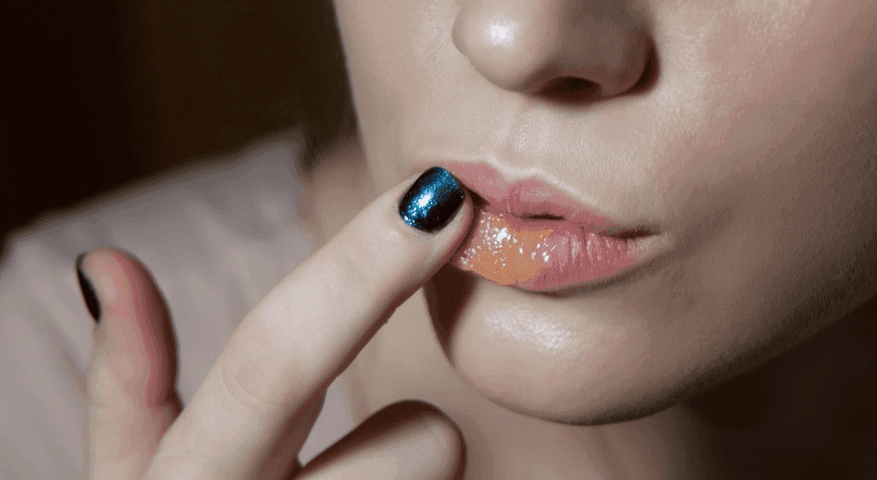 Esfoliação Labial: Saiba como manter os lábios bonitos e hidratados durante o ano todo!