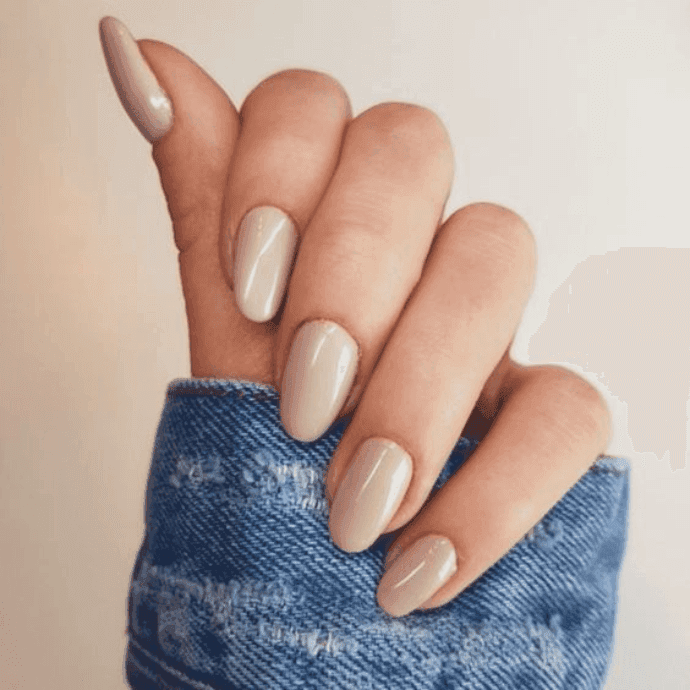 Unhas simples amendoadas: Pajaris/Pinterest