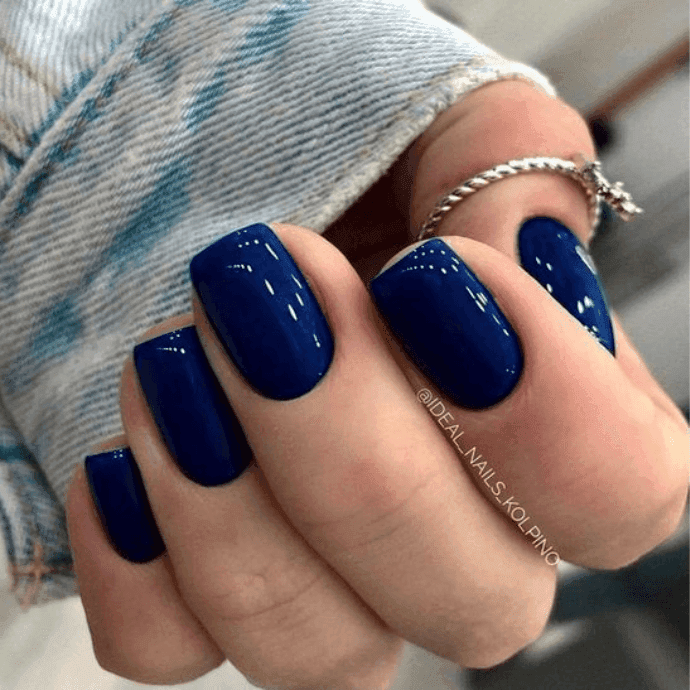 Unhas simples quadradas: Kau/Pinterest