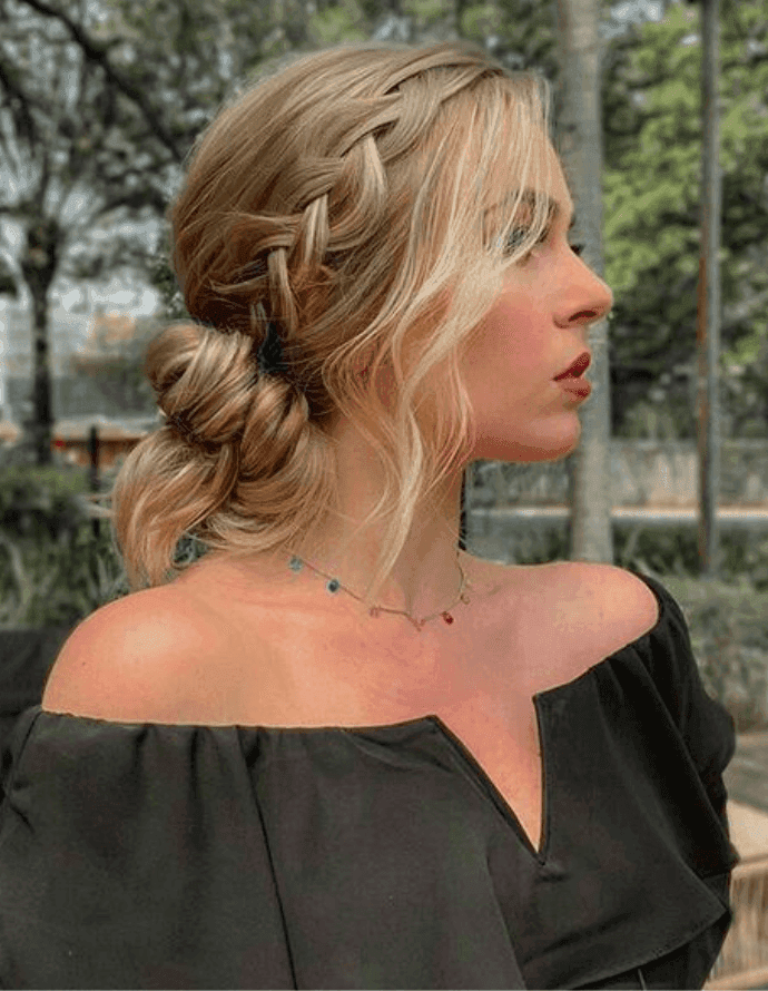 Penteado madrinha com trança: Wattpad/Pinterest