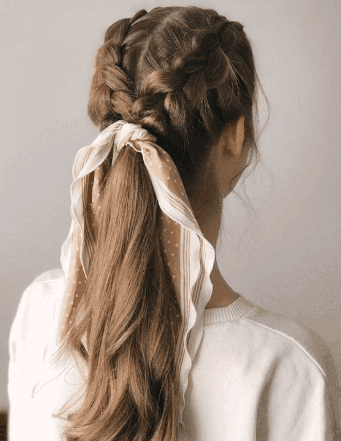 Penteado com tranças preso: Lorrayne Empreendedora Ideias de Renda extra & inspirações/Pinterest