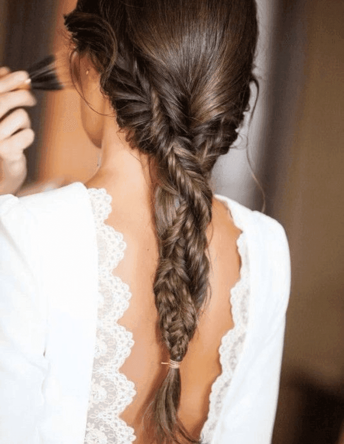 Penteado com tranças preso baixo: Lápis de Noiva/Pinterest