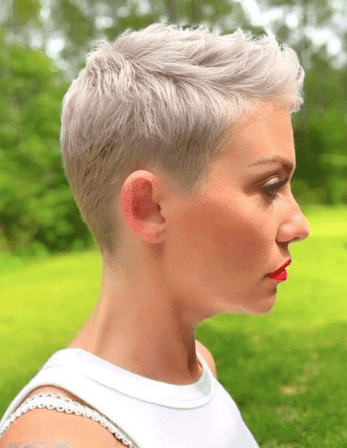 Pixie Cut platinado: Short Hair Styles: Trending Haircuts & Ideas/Pinterest