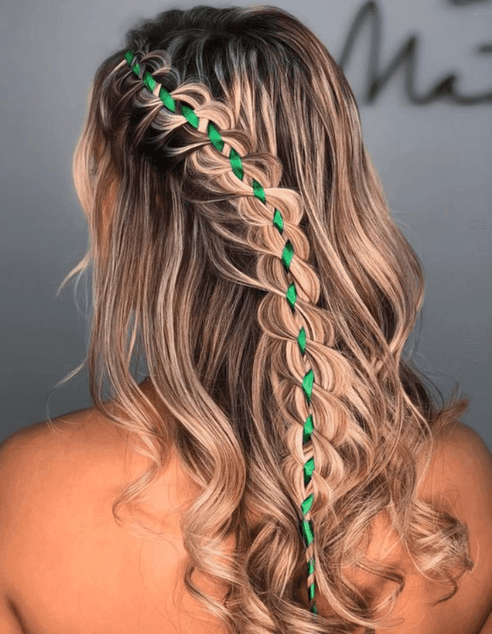 Trança com fitas: Tudo Pra Cabelo/Pinterest