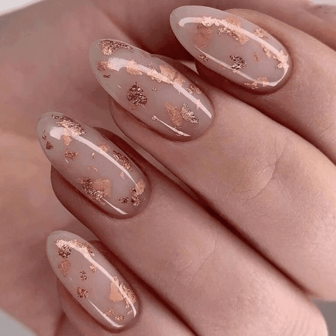 Unhas encapsuladas delicadas: sina deinert/Pinterest