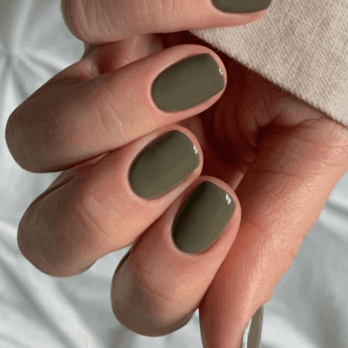 Unhas simples verde oliva: Fab Mood Inspiration/Pinterest