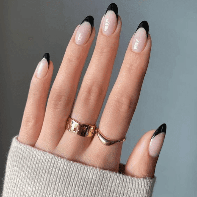 Unhas em gel simples almond: Vogue Brasil/Pinterest