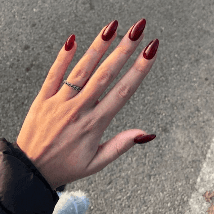 Unhas em gel simples longa: Ana Soares/Pinterest