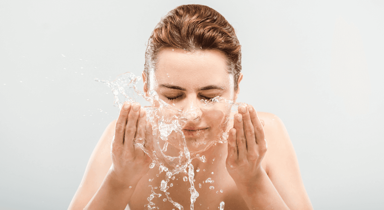 Entenda a importância de lavar o rosto diariamente da forma correta!