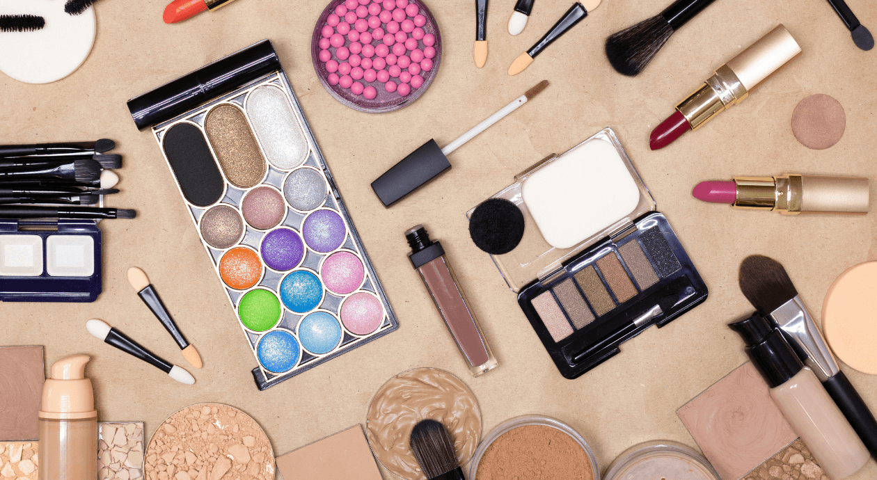 Maquiagem Barata: É possível usar produtos de qualidade gastando pouco?