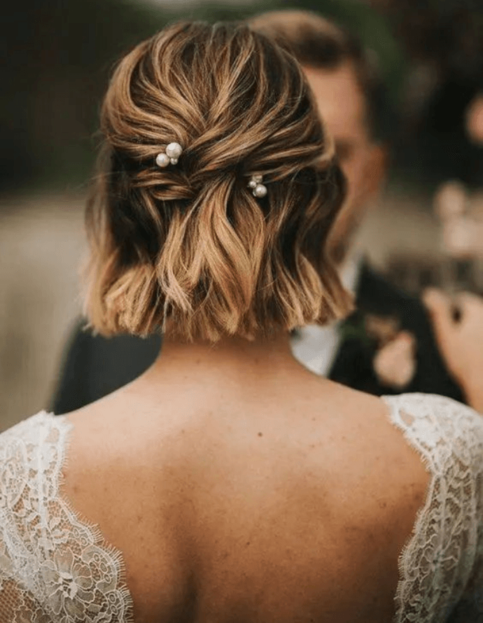 Penteado noiva cabelo curto solto: Mariée Weddings/Pinterest